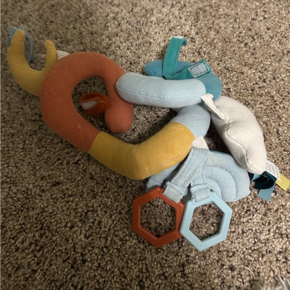 Itzy Ritzy SpiralCar seat and stroller Activity Toy ages 0 months and up - Picture 4 of 6